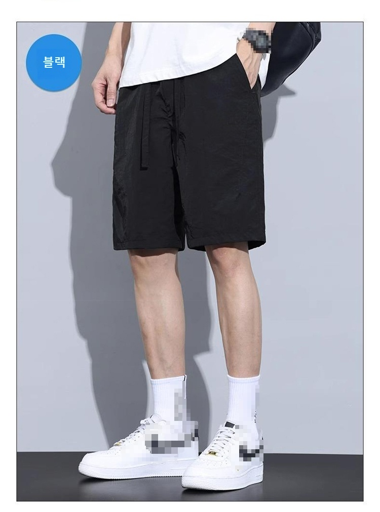 트렌디한 남자 여름 반바지 연출