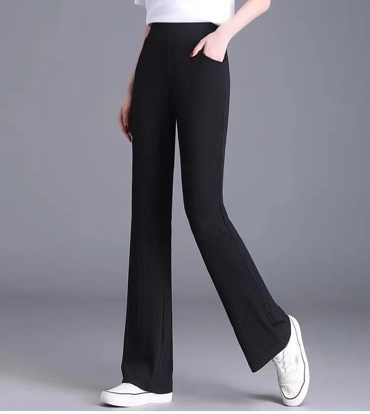 オフィスカジュアルにも最適なワイドパンツ