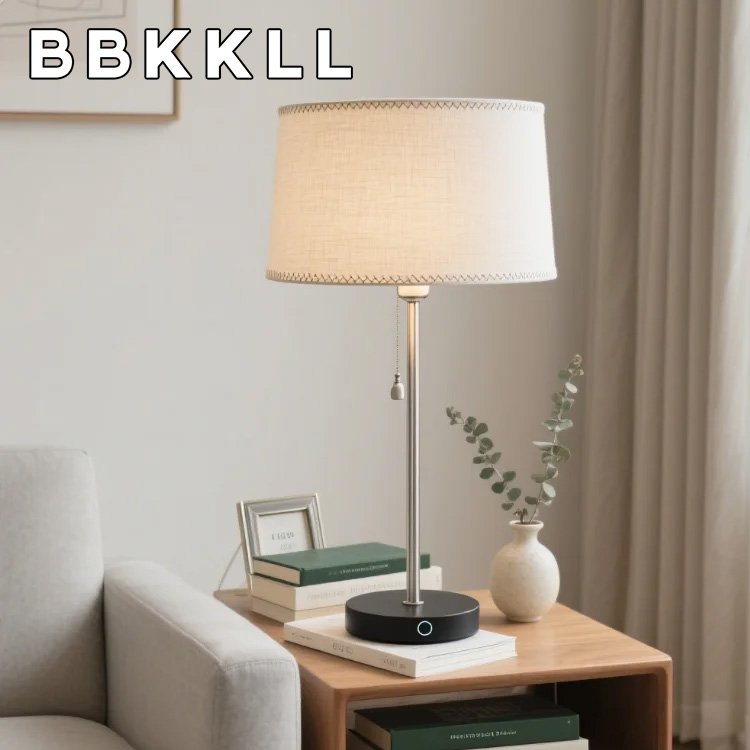 Detail lampionu světluška při večerním osvětlení