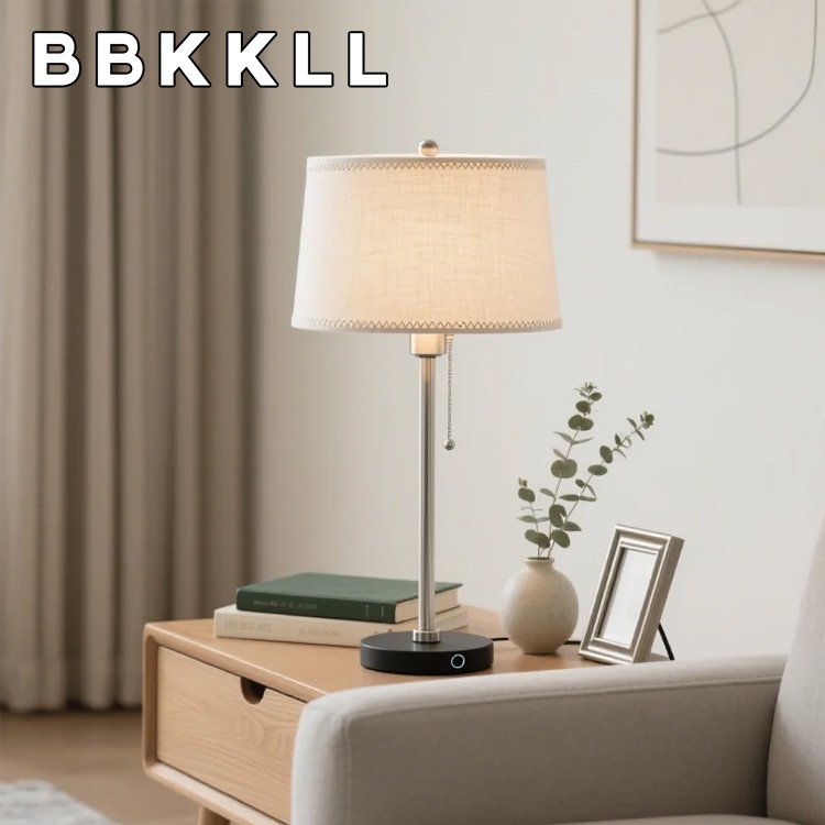 Solární větrný houpající se světelný bodový lampion ve tvaru světlušky.