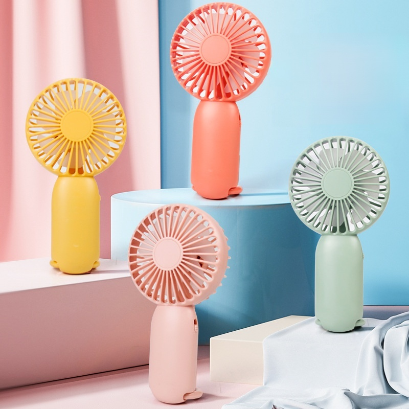 新製品の小さい扇風機は明かりをつけて学生の流行の金の充電を持ちます