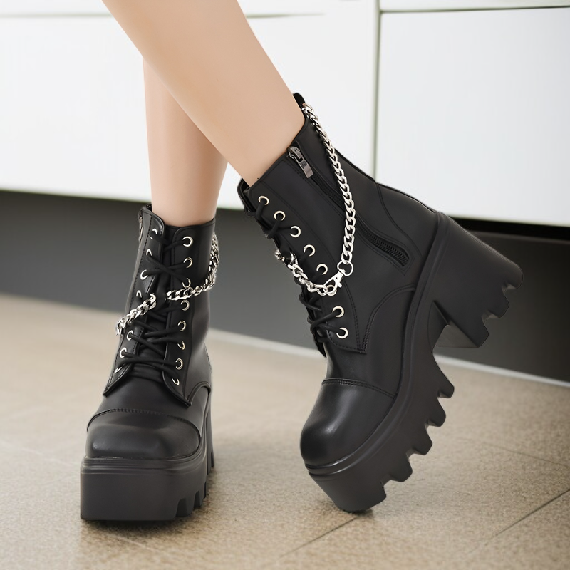 セクシーなチェーン付きブラックエナメルブーツ レディース冬用パンク厚底ヒール靴