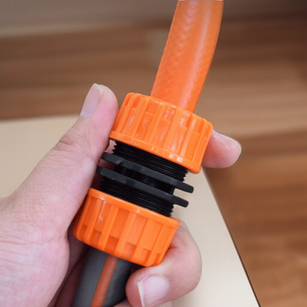 Univerzální přípojka na hadici