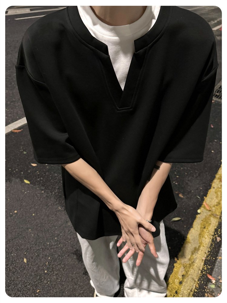 多用途コントラストカラールーズTシャツのサイドビュー