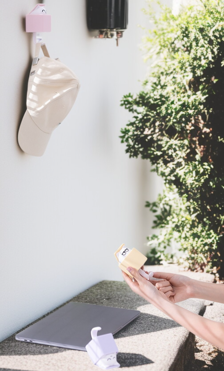 Gancho telescópico adhesivo para toallas y llaves