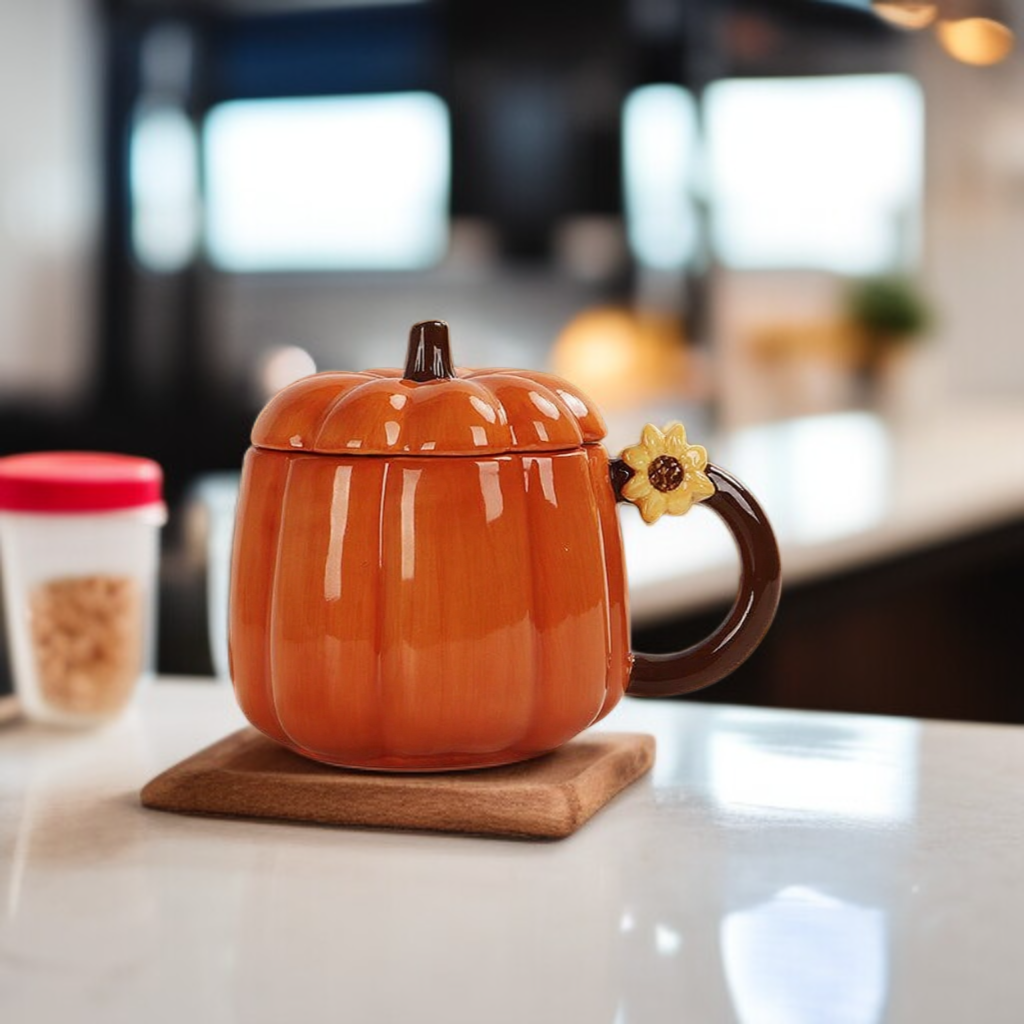 カボチャの形をした陶器のコップ