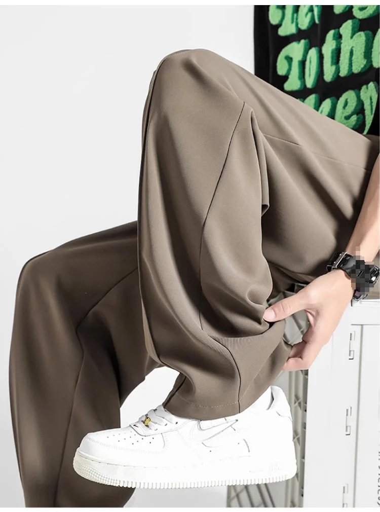 カジュアルパンツのバックスタイル