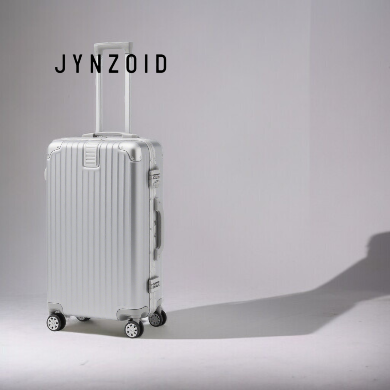 고급스러운 은색 가방 디테일