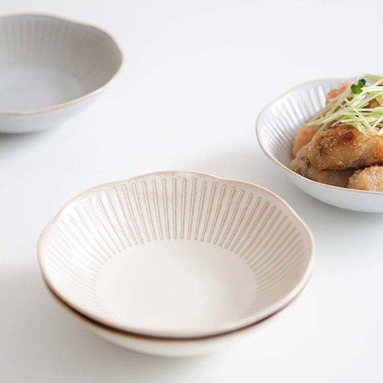 Speiseteller mit Blumenmuster