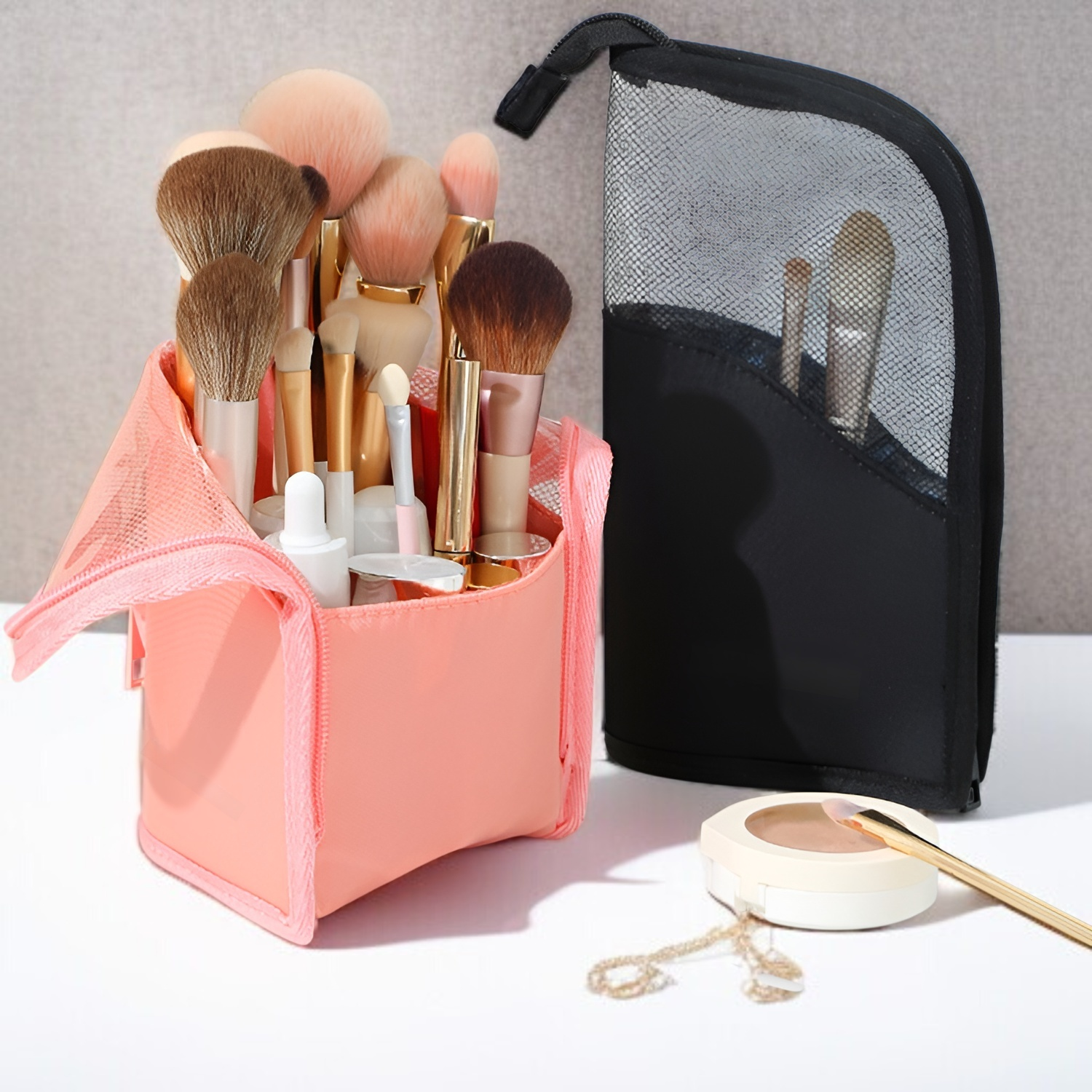 携帯用化粧ブラシ収納袋の使用例