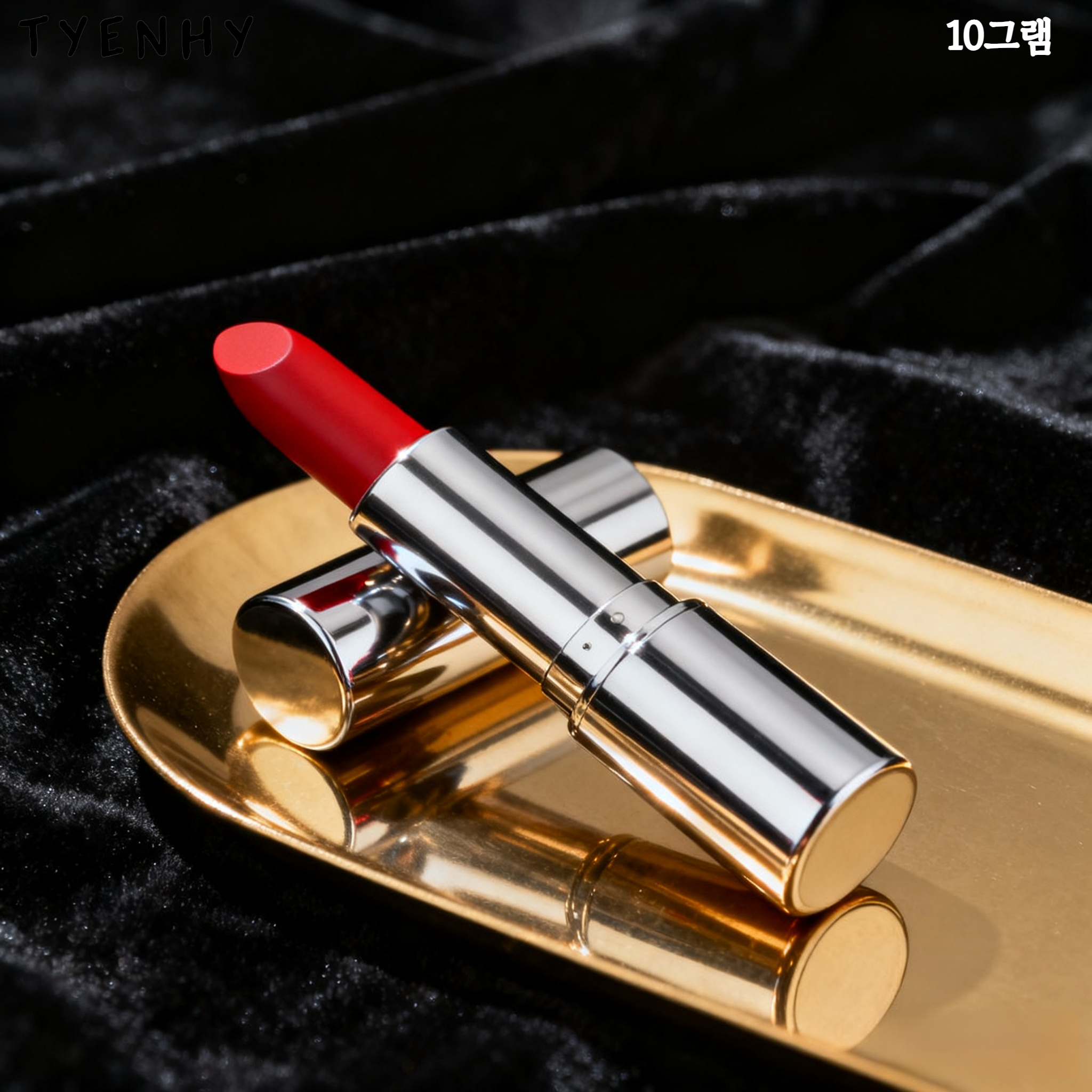 입술에 발린 매트 립스틱