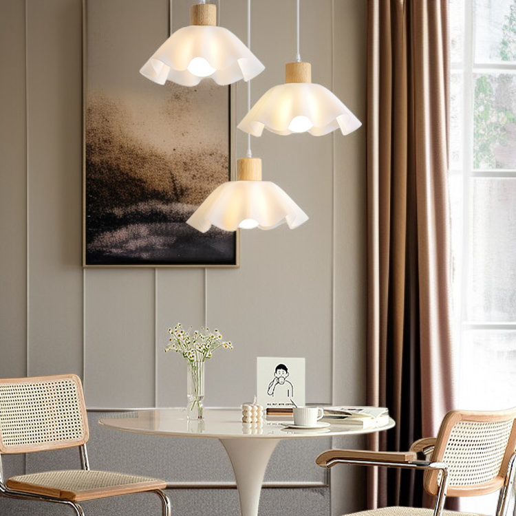 Nordické dřevěné závěsné svítidlo nad jídelní stůl, tři hlavy, moderní japonský styl wabi-sabi
