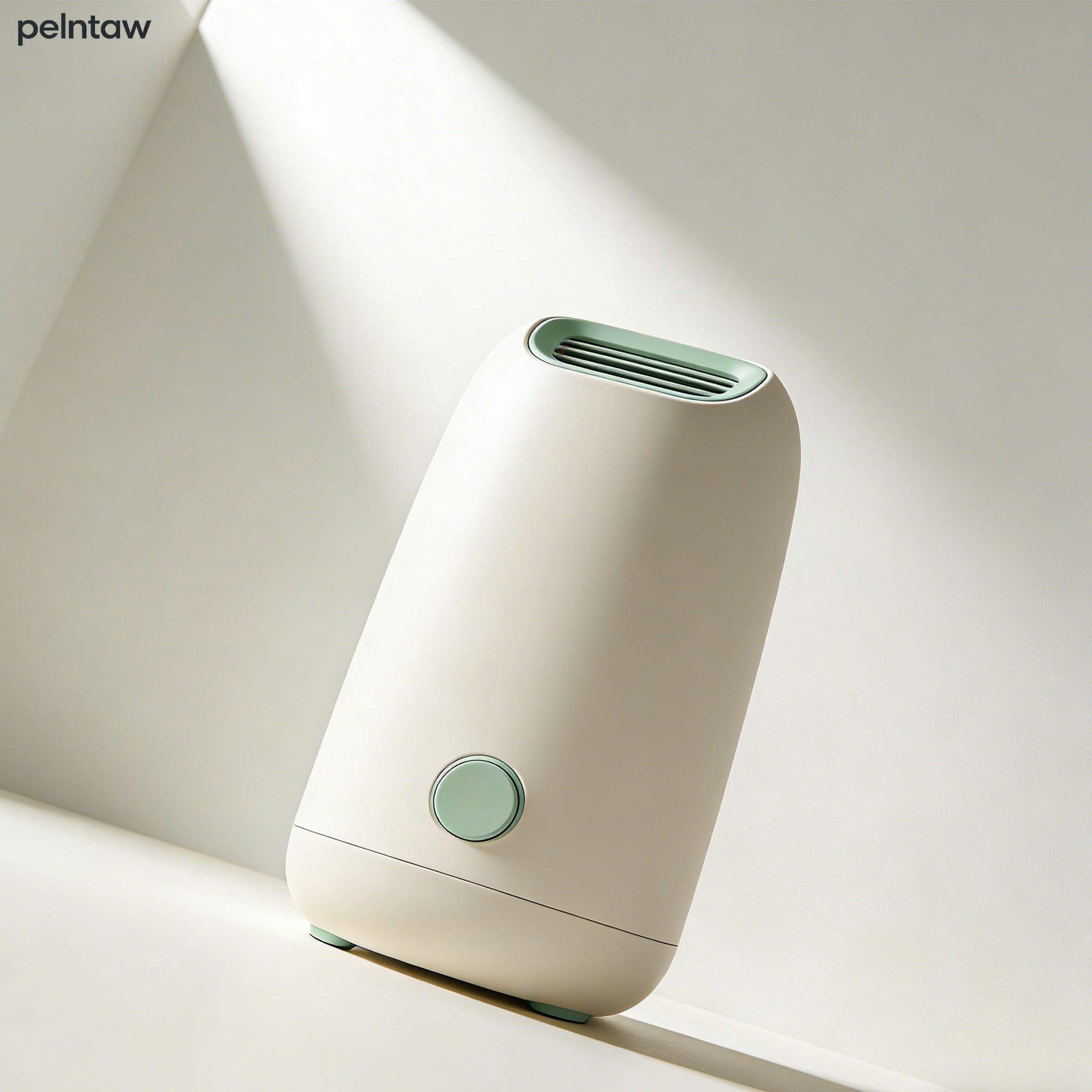 Mini Tisch Luftbefeuchter auf Schreibtisch im Büro