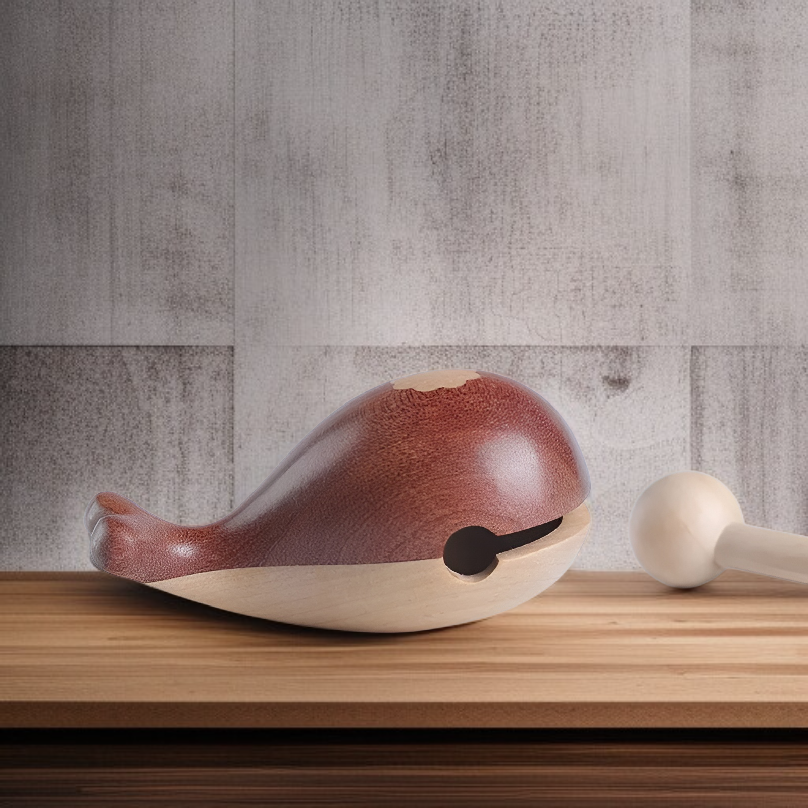 견고한 나무로 만든 물고기 모양의 창의적인 장식품