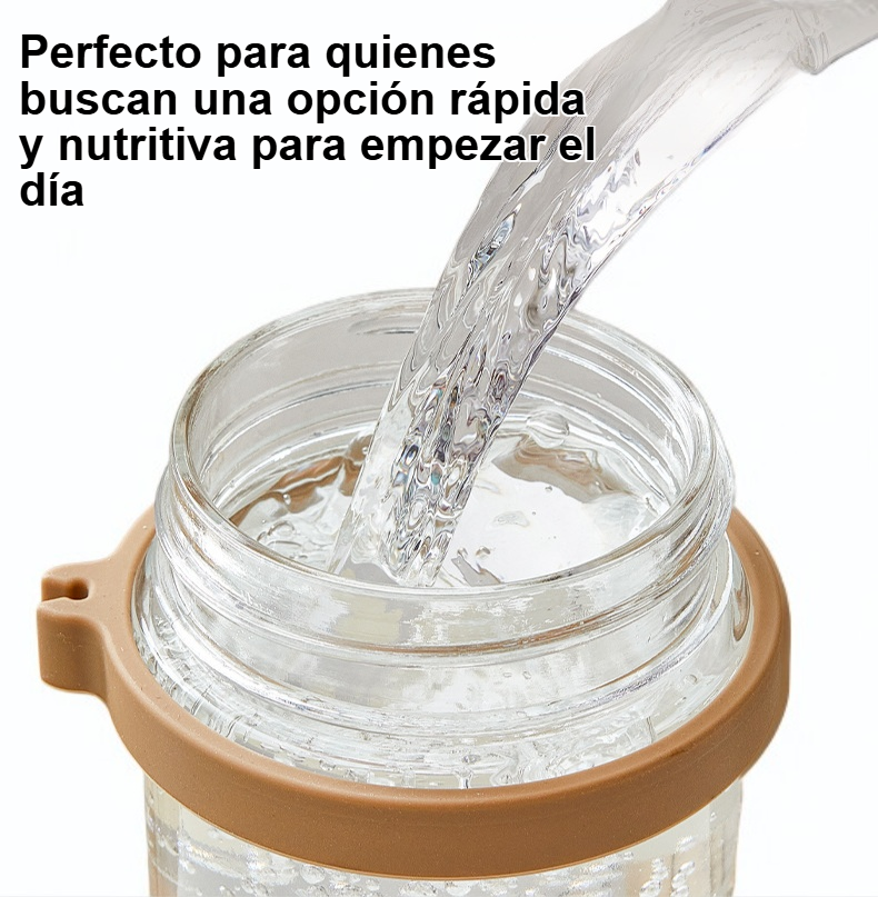 Desayuno fácil y rápido con vaso de cereal y yogur