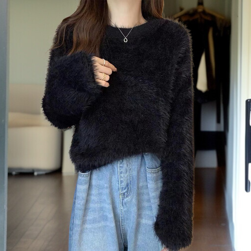 女性の緩い薄いニットトップショート模造ミンクのセーター