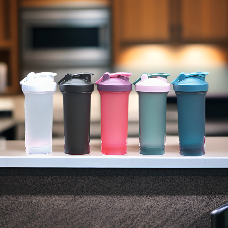 Handheld shaker cup