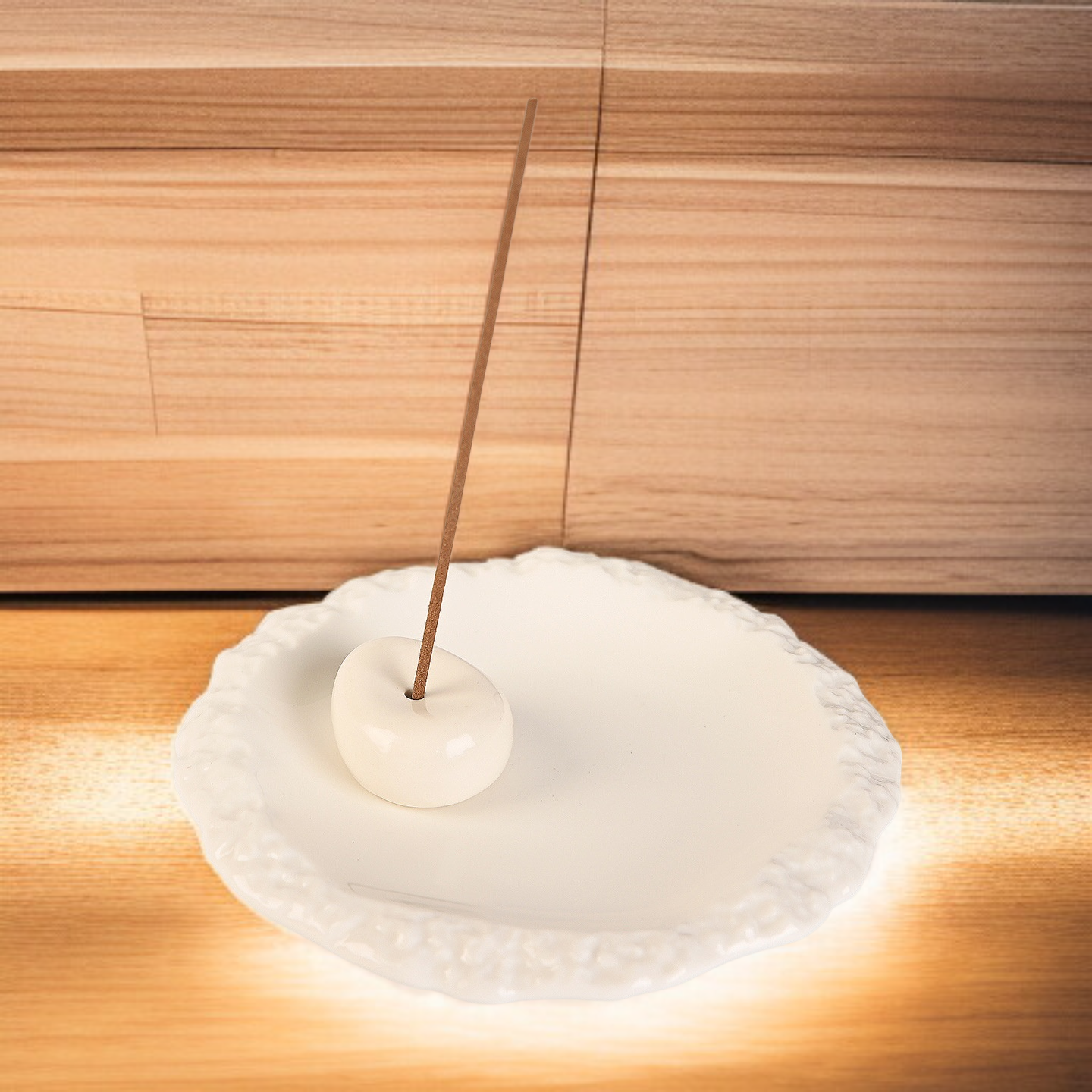 평온한 분위기를 연출하는 세라믹 향로