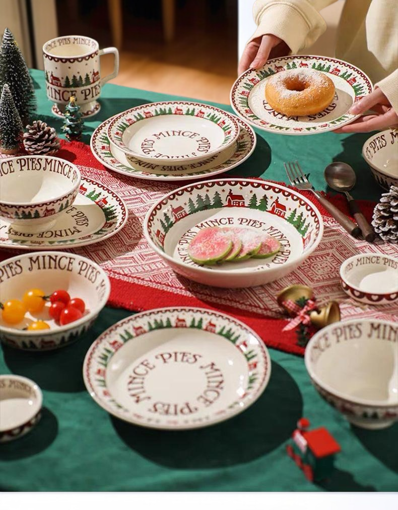 ديكور طاولة طعام عيد الميلاد بسيراميك أنيق