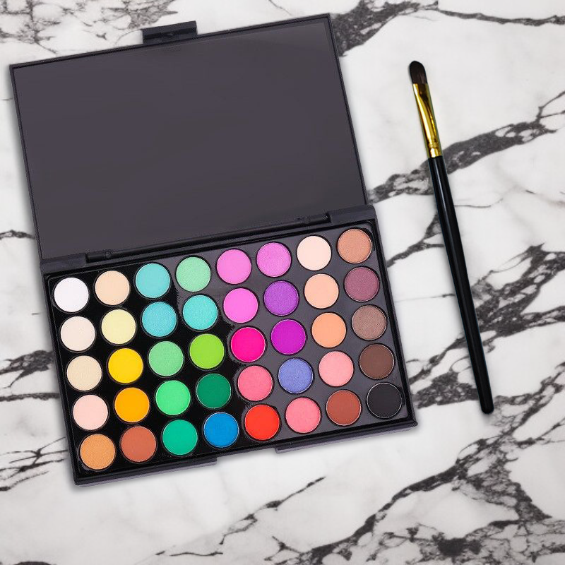 40色のマルチカラーアイシャドウパレット