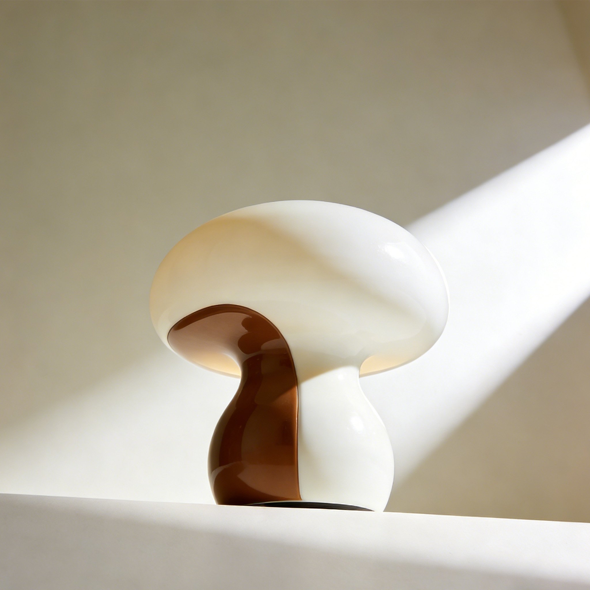 창의적인 침대 옆 램프