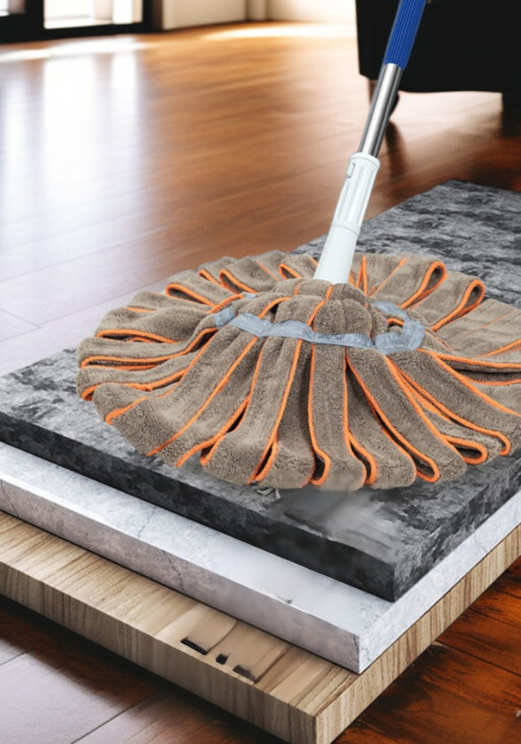 산호 융털 밀대의 세척 및 물기 제거 장면