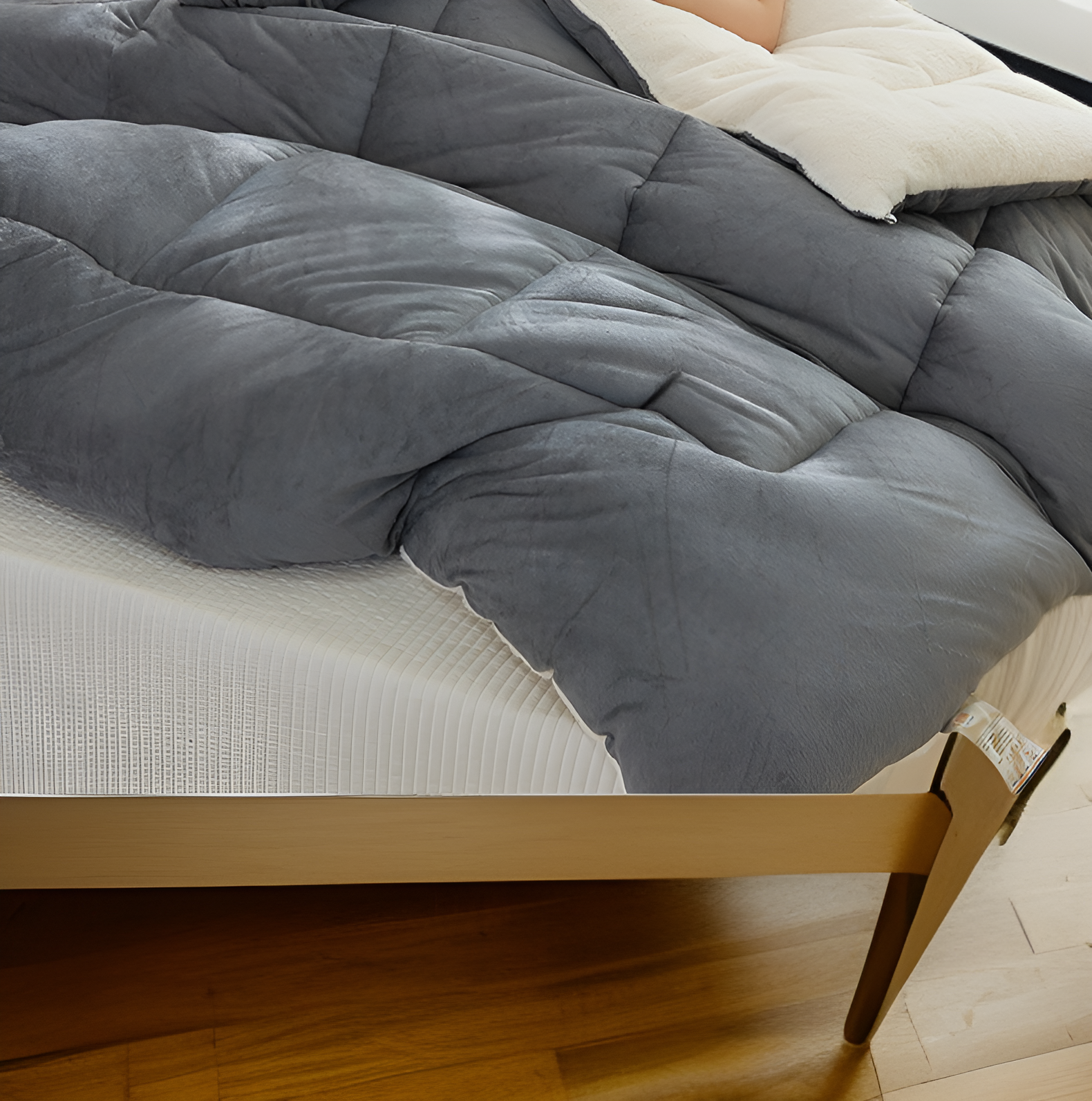 ラムウールキルトの縫製やデザインのクローズアップ