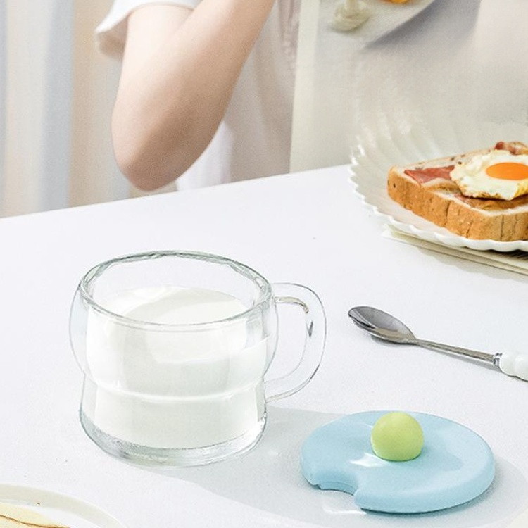 Transparenter Frühstücksbecher