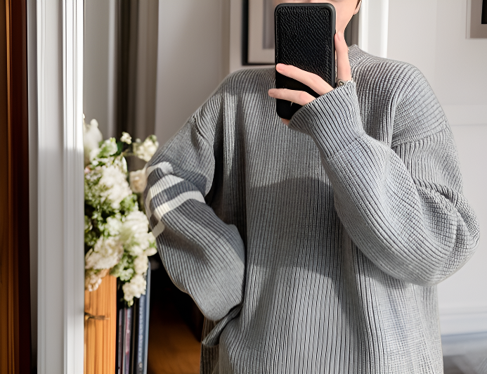 데일리룩에 어울리는 세 줄 스트라이프 니트