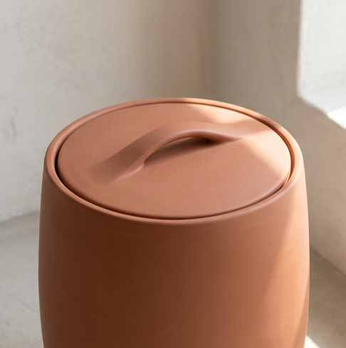 Minimalistický design odpadkového koše