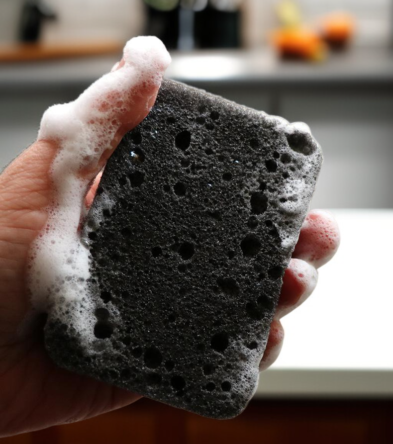 No more oily hands with easy dishwashing tool