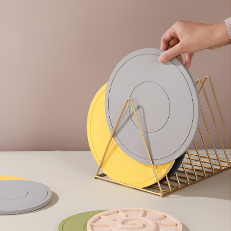 Silicone thermal insulation mat and dining mat