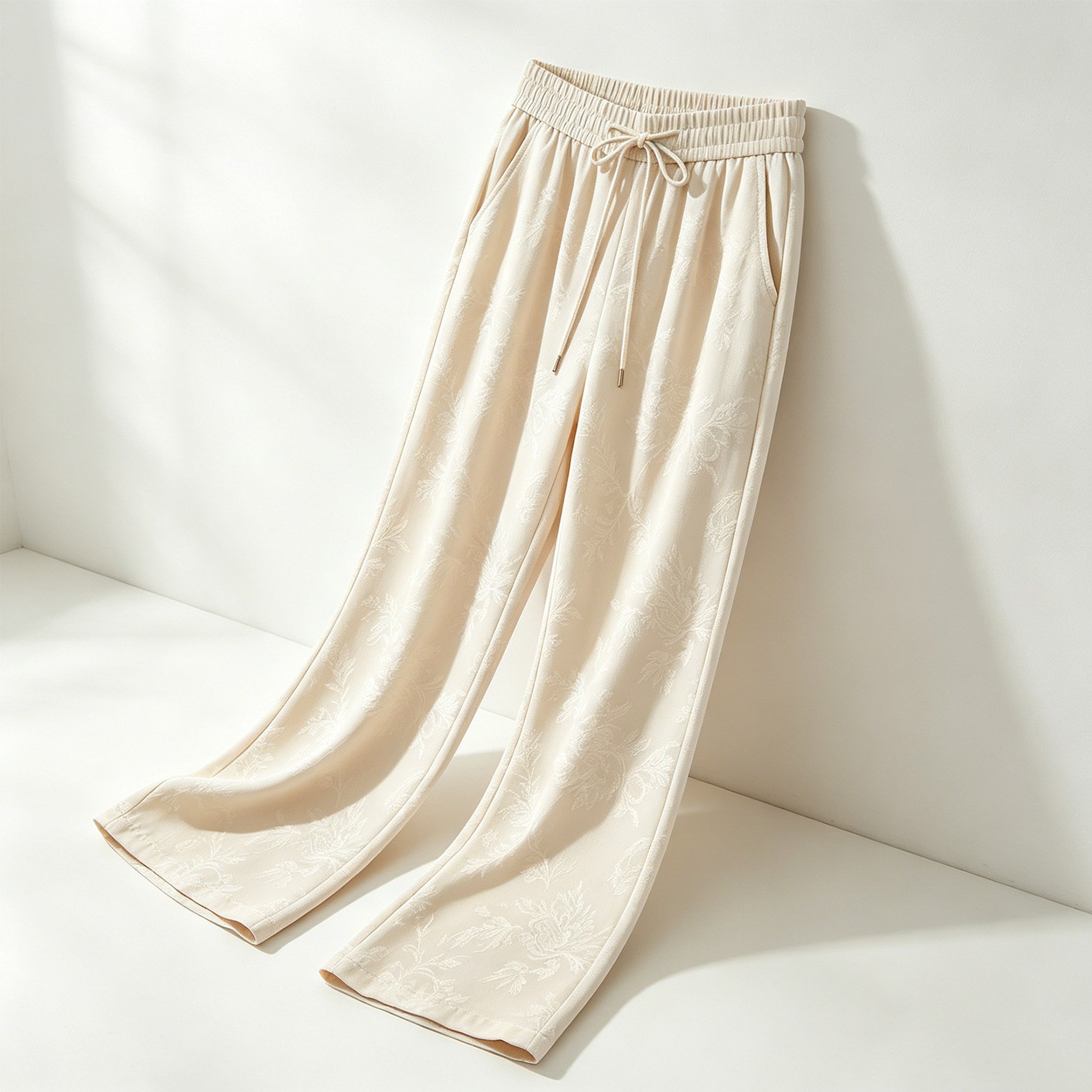花柄アプリコットカラーの流れるようなスリムなフロア丈パンツ