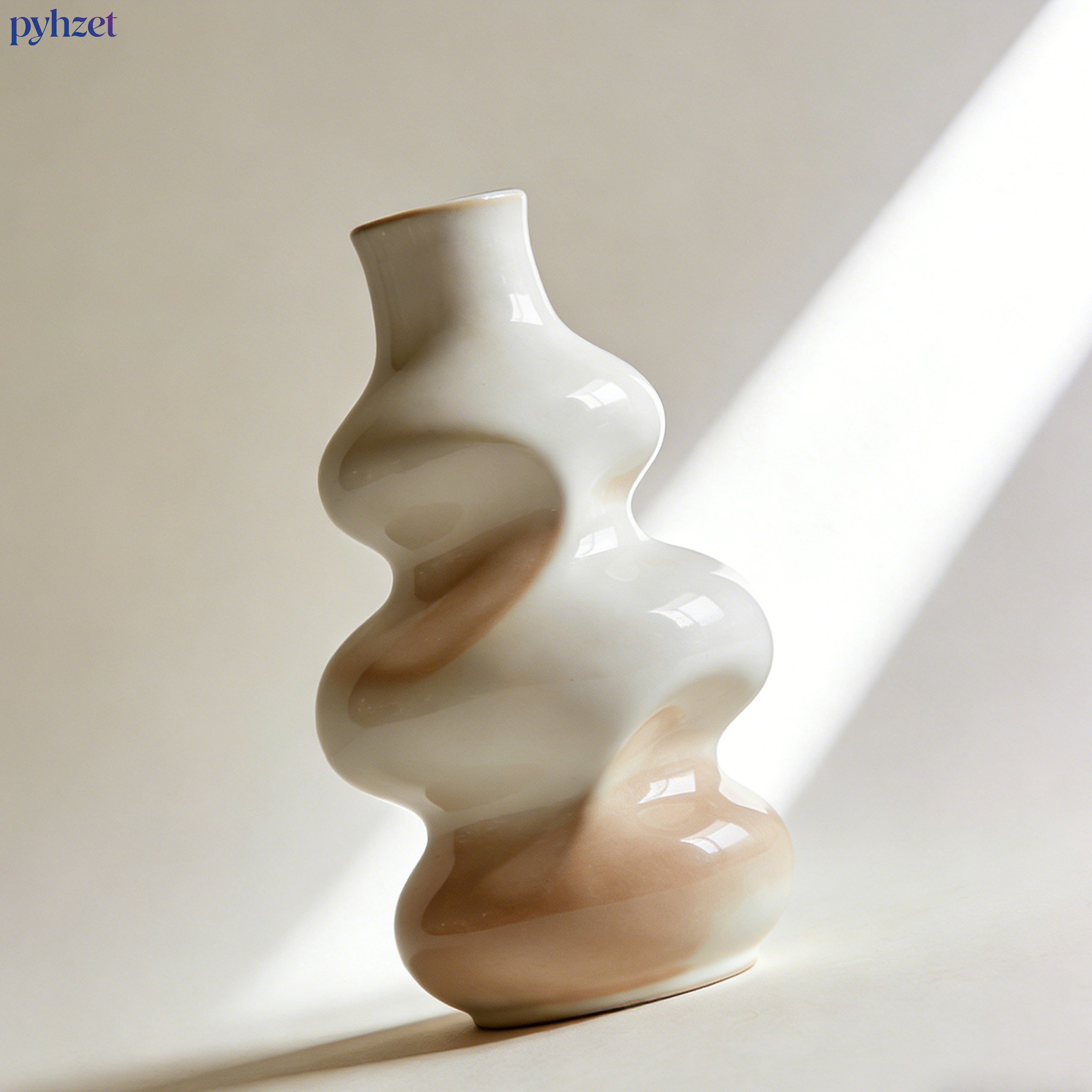 モダンなインテリアに合う陶器花瓶