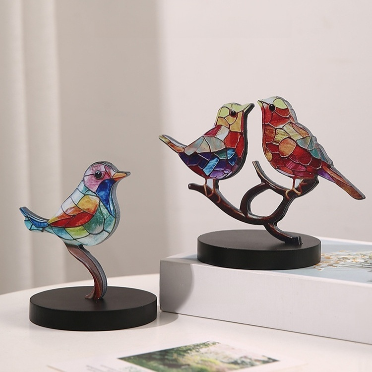 Bemalter Vogelschmuck