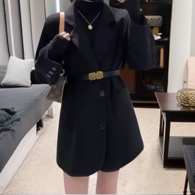 슬림핏 여성 정장 코트 앞모습