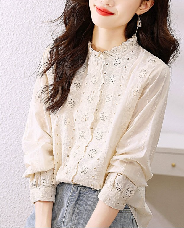 秋ファッションにおすすめ長袖刺繍シャツ