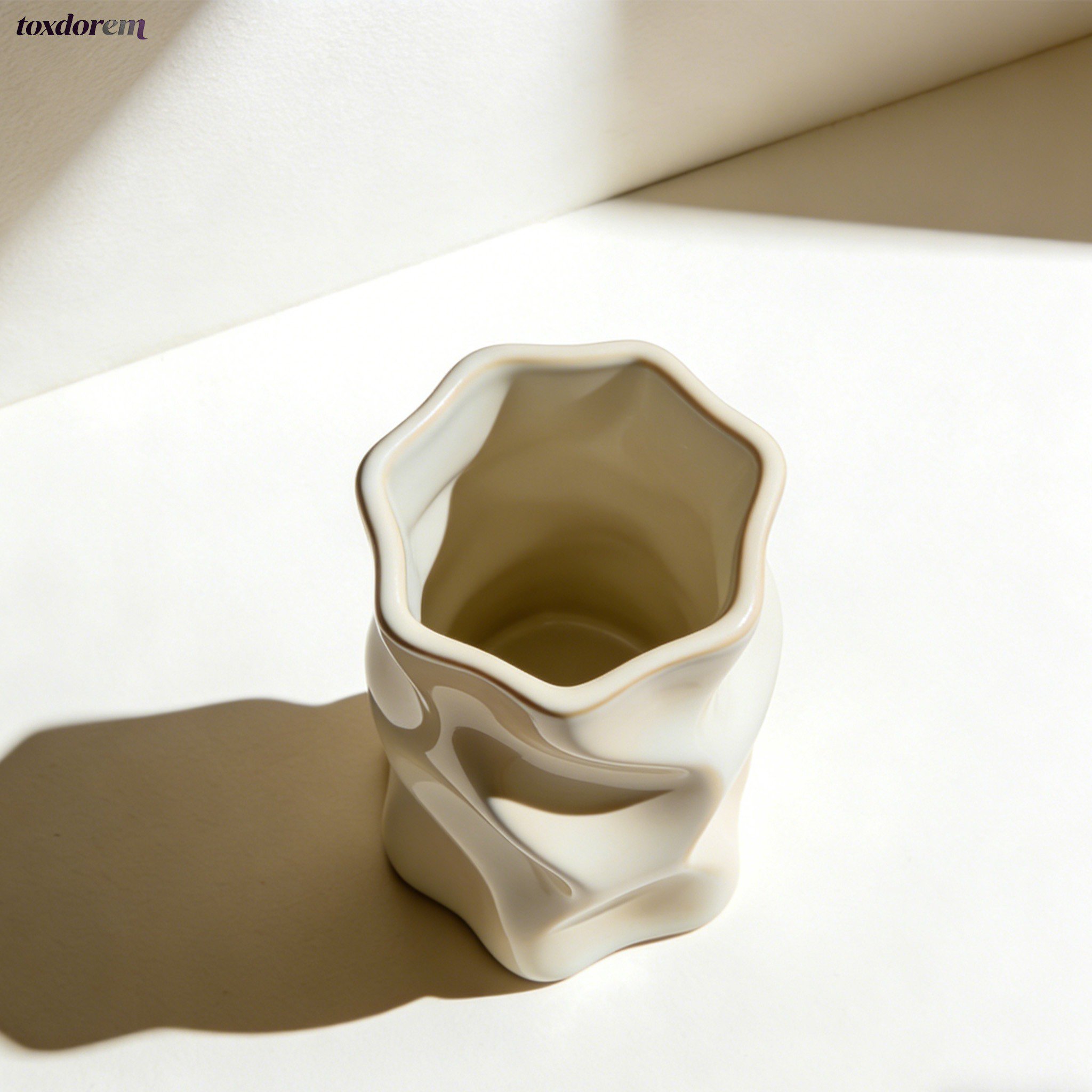 Simple solid color chopstick holder