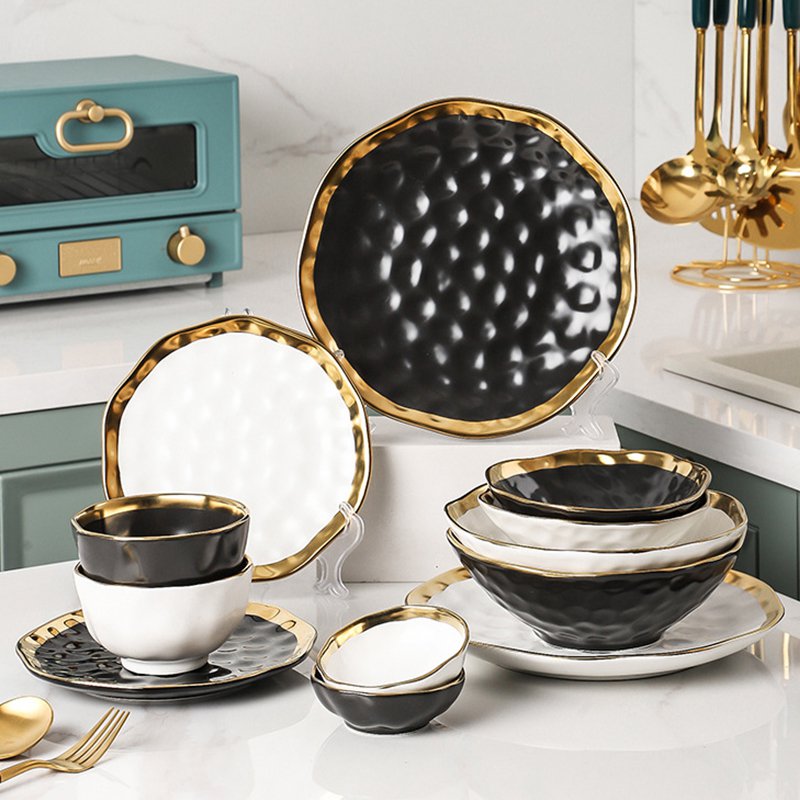 Cuenco redondo de porcelana con borde dorado