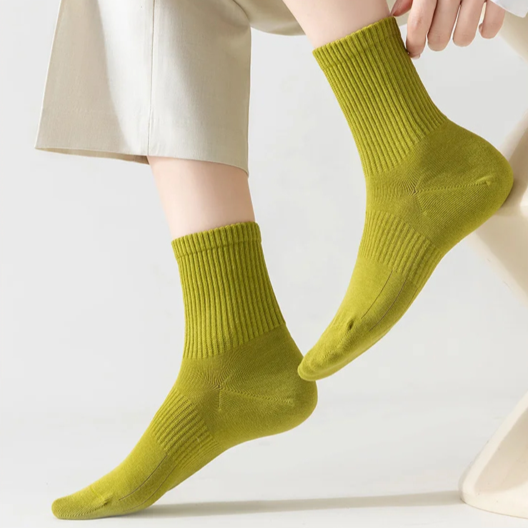 Calcetines de algodón de tubo medio, diseño en ángulo recto