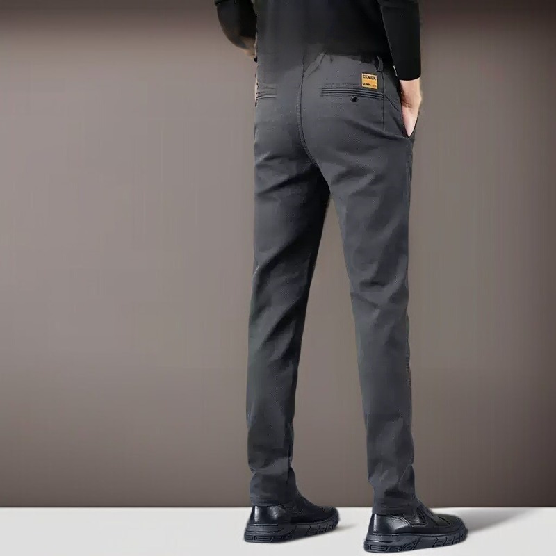 春用ストレッチ素材のスリムパンツ着用イメージ