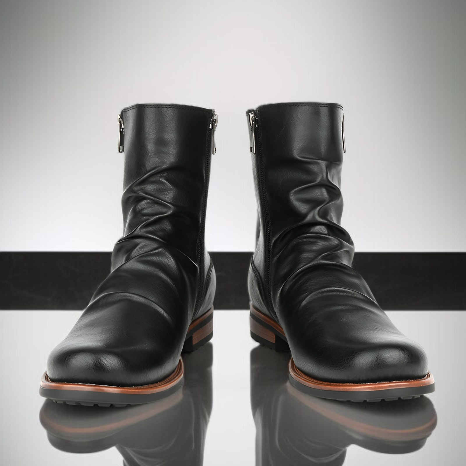 無地デザインの万能メンズブーツ