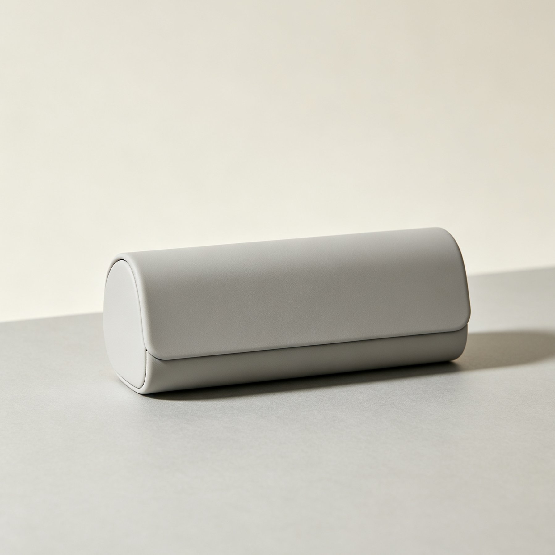 Compact eyeglass case for travel and daily use