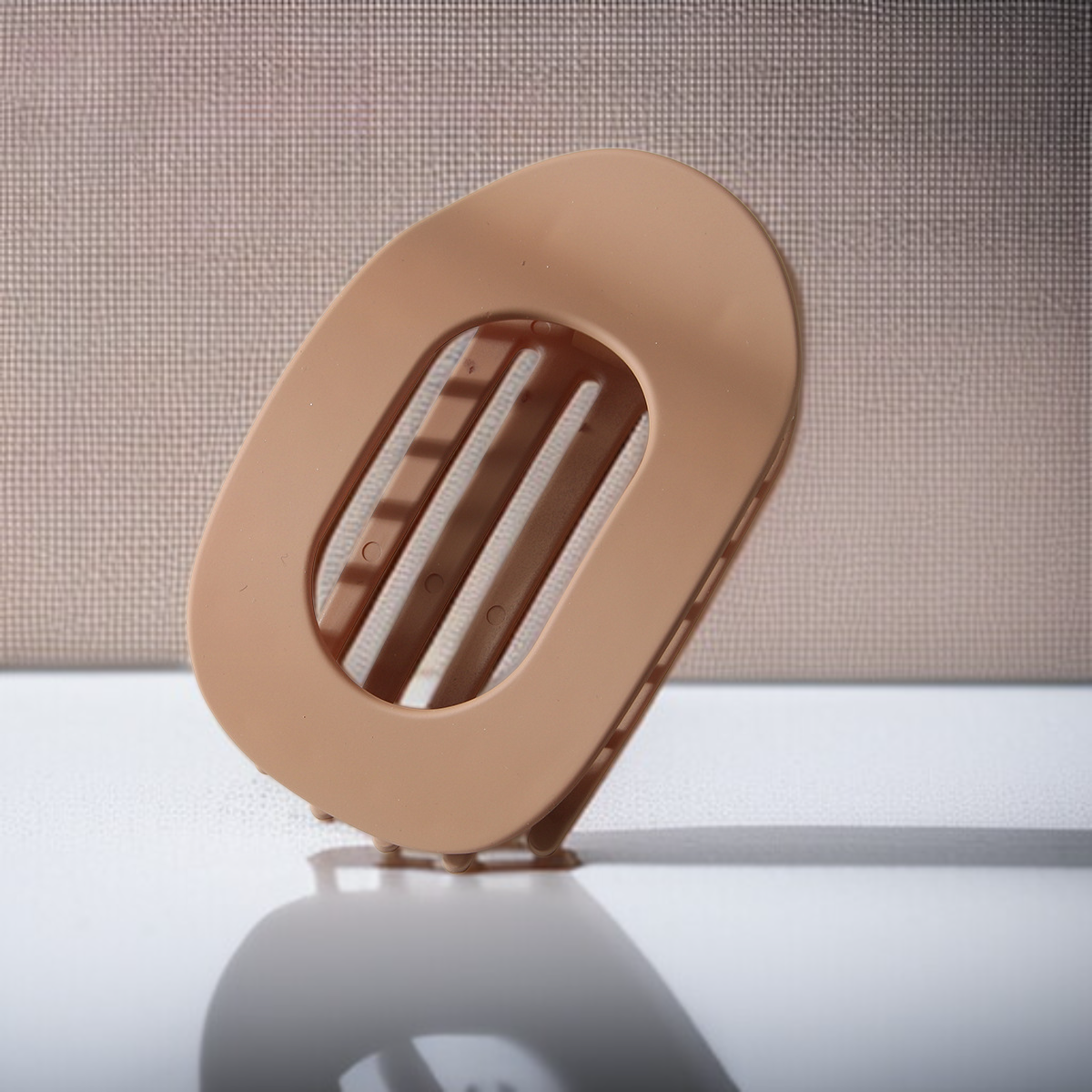 平らな楕円形のヘアクリップ