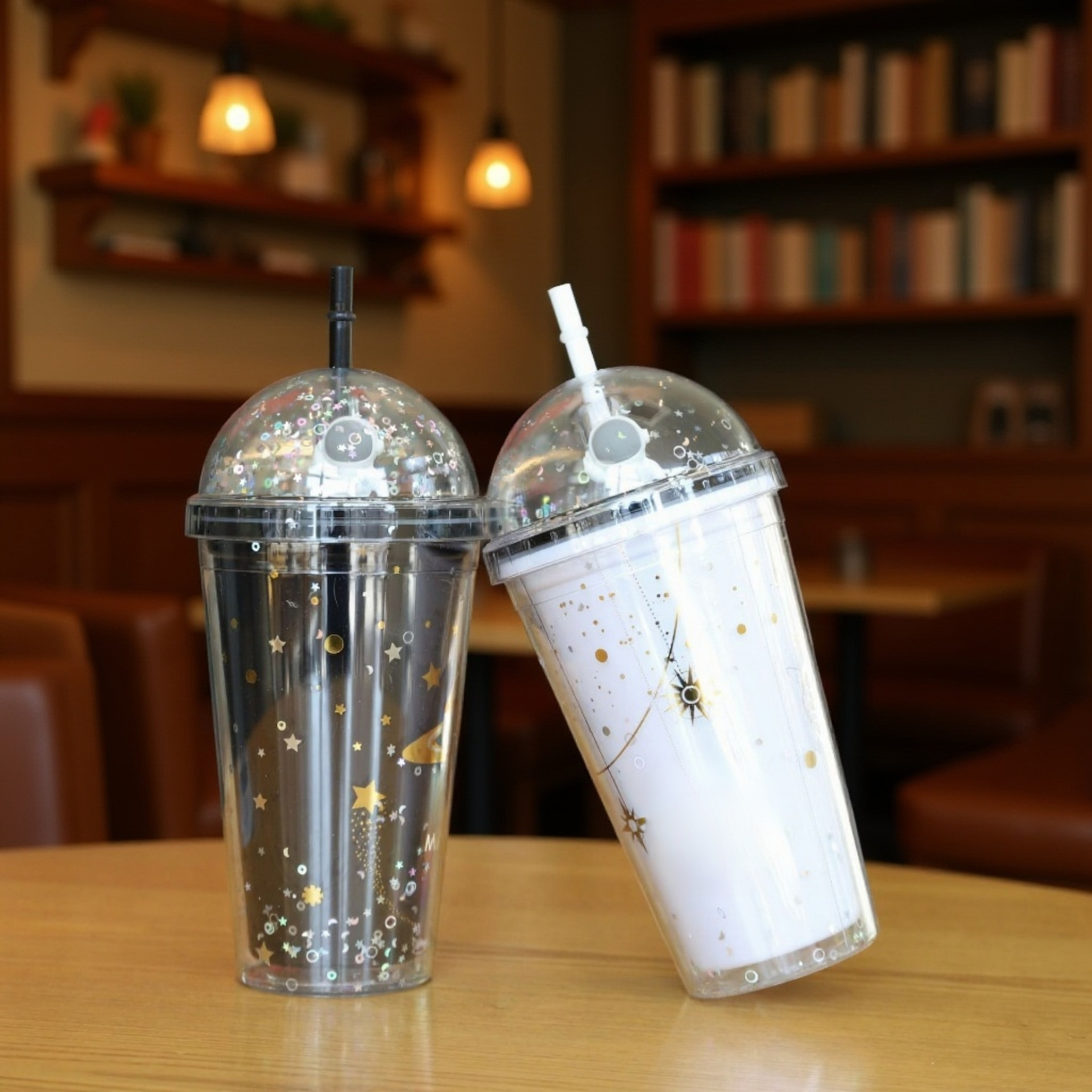 Vista lateral de la botella de agua de gran valor