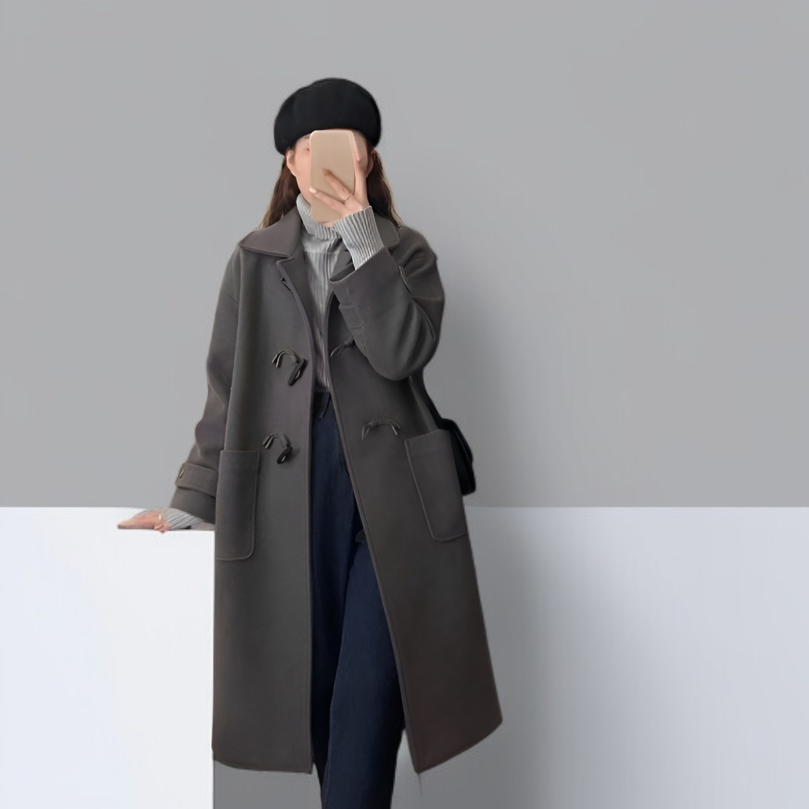 코너 버튼이있는 일본식 모직 코트