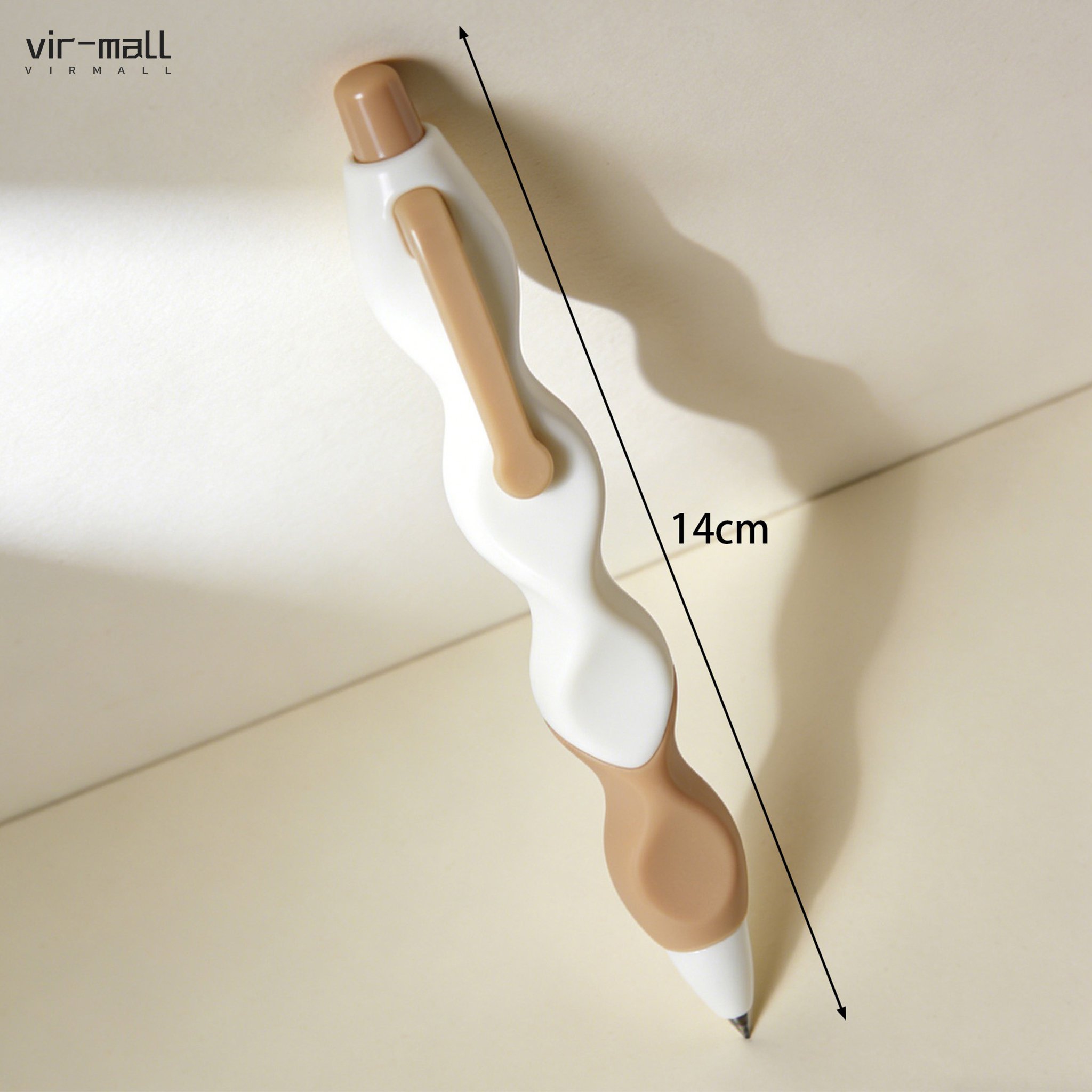 持ちやすいデザインのブラックサインペン