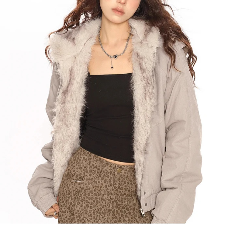 フード付き毛皮コート全体画像