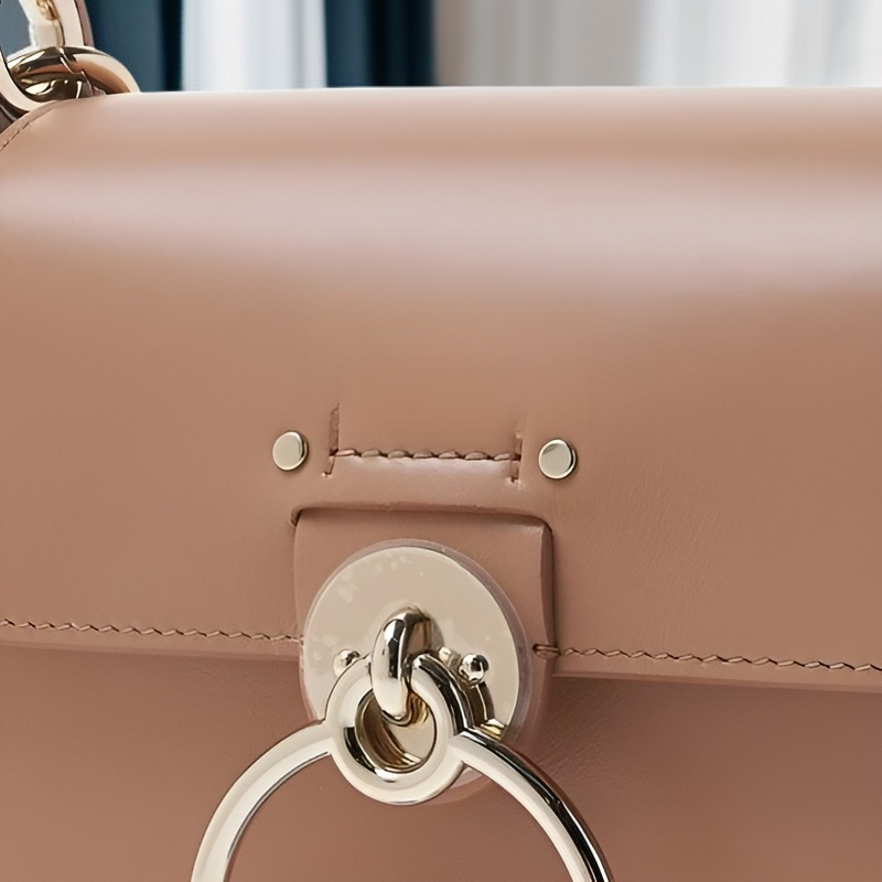 حقيبة يد عصرية بطراز رجعي