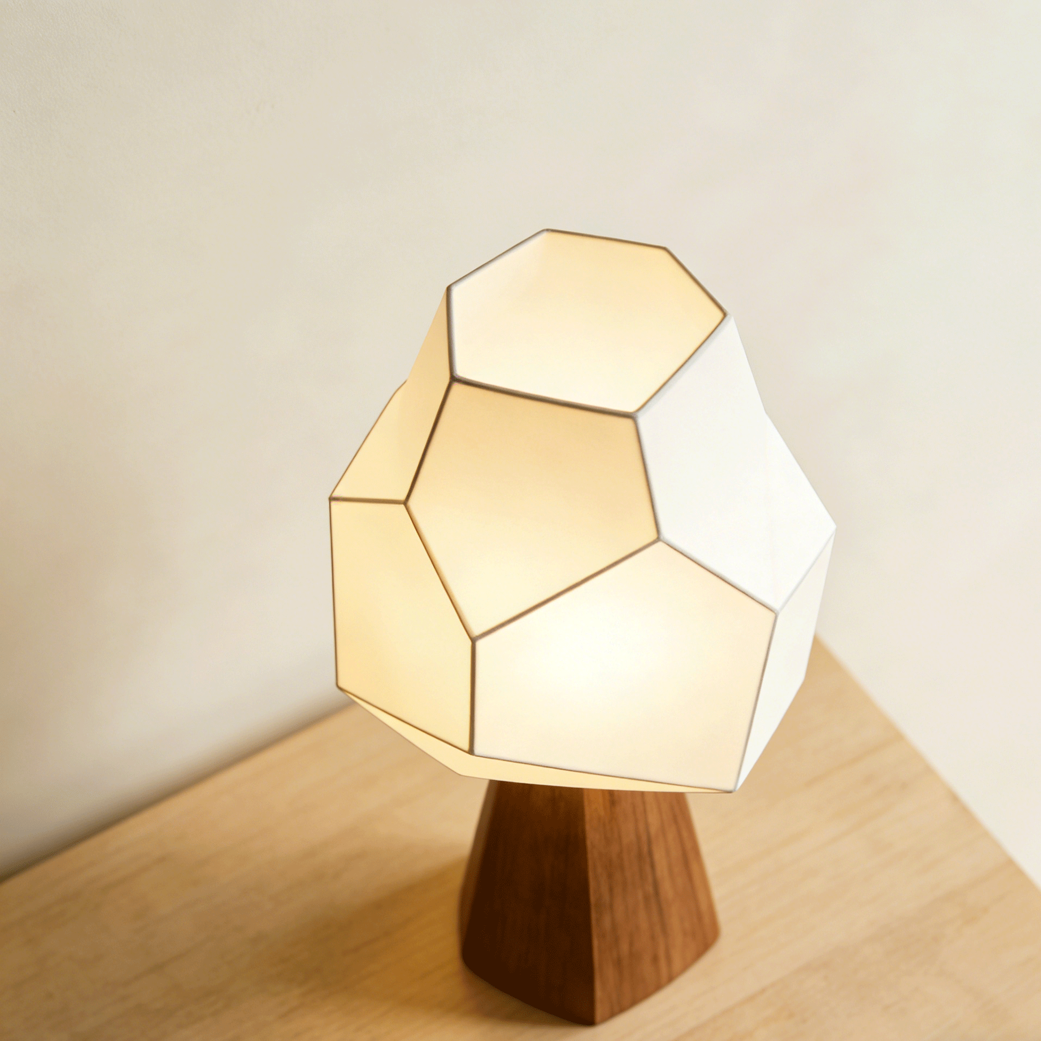 Set de 3 lámparas decorativas para escritorio en ambiente moderno